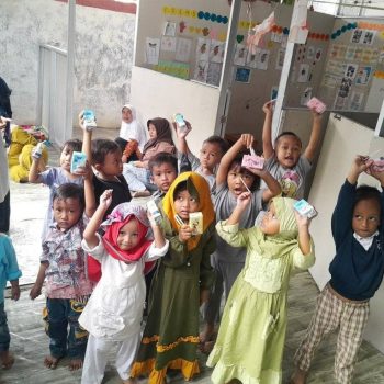 Mendapatkan hadiah minum susu kotak